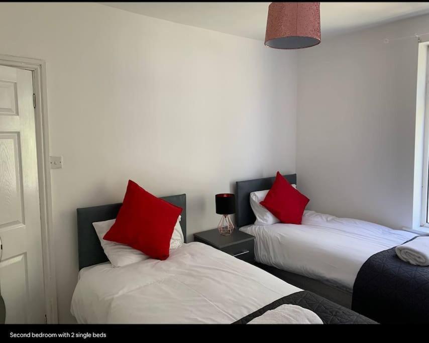 Wv1 Budget Contractor Stays- 5 Beds - Discounts Ok Wolverhampton Esterno foto