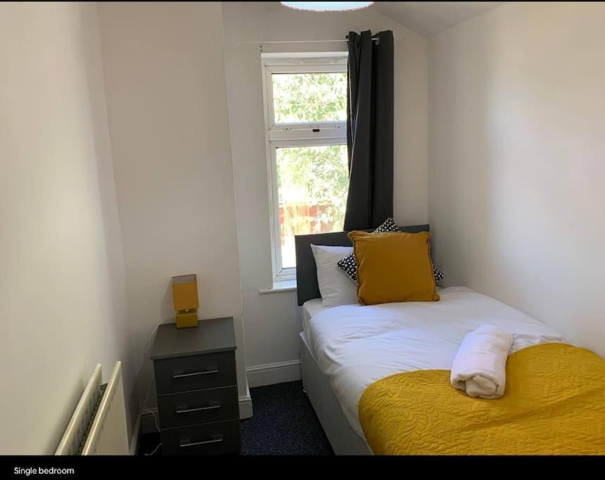 Wv1 Budget Contractor Stays- 5 Beds - Discounts Ok Wolverhampton Esterno foto