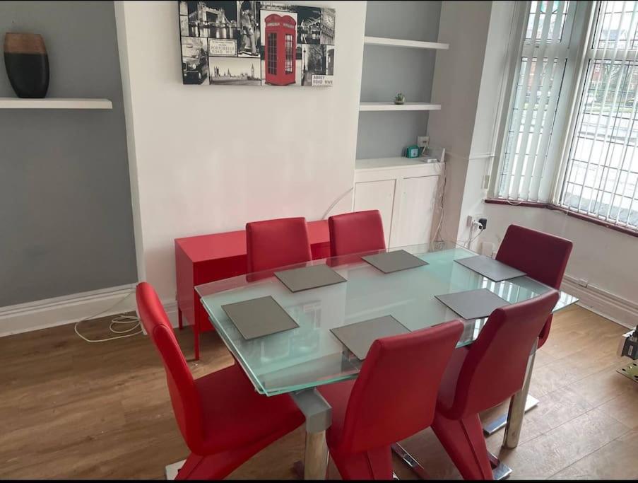 Wv1 Budget Contractor Stays- 5 Beds - Discounts Ok Wolverhampton Esterno foto