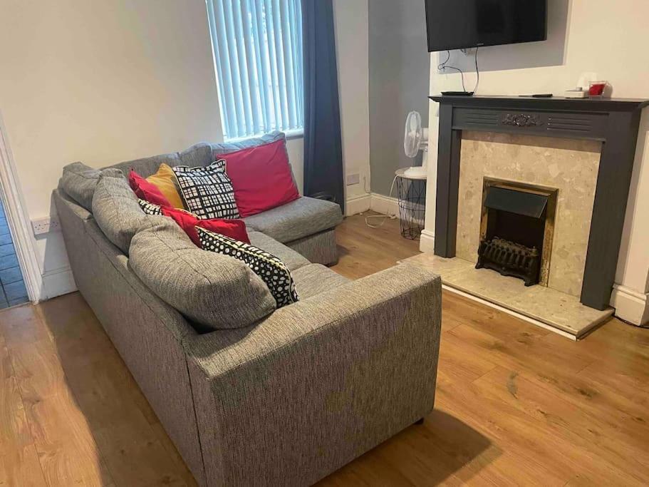 Wv1 Budget Contractor Stays- 5 Beds - Discounts Ok Wolverhampton Esterno foto