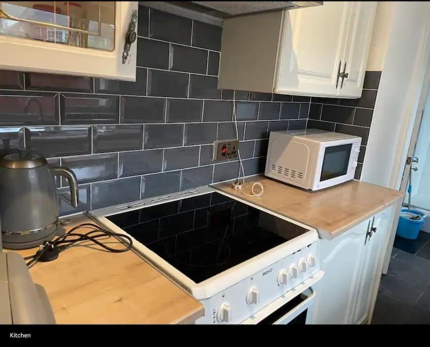 Wv1 Budget Contractor Stays- 5 Beds - Discounts Ok Wolverhampton Esterno foto